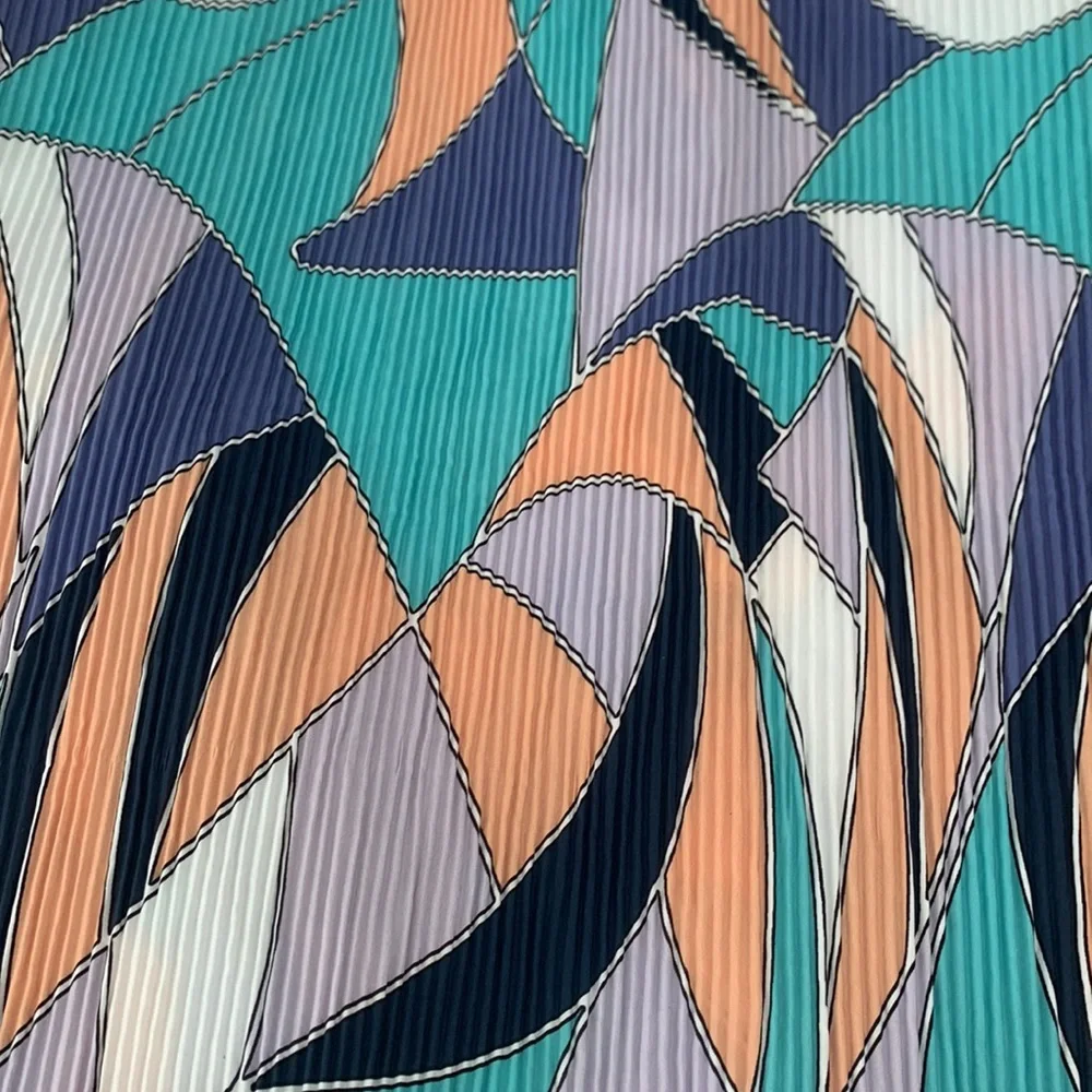 Colorful Geometric Button-Up Blouse - Picture 4 of 5